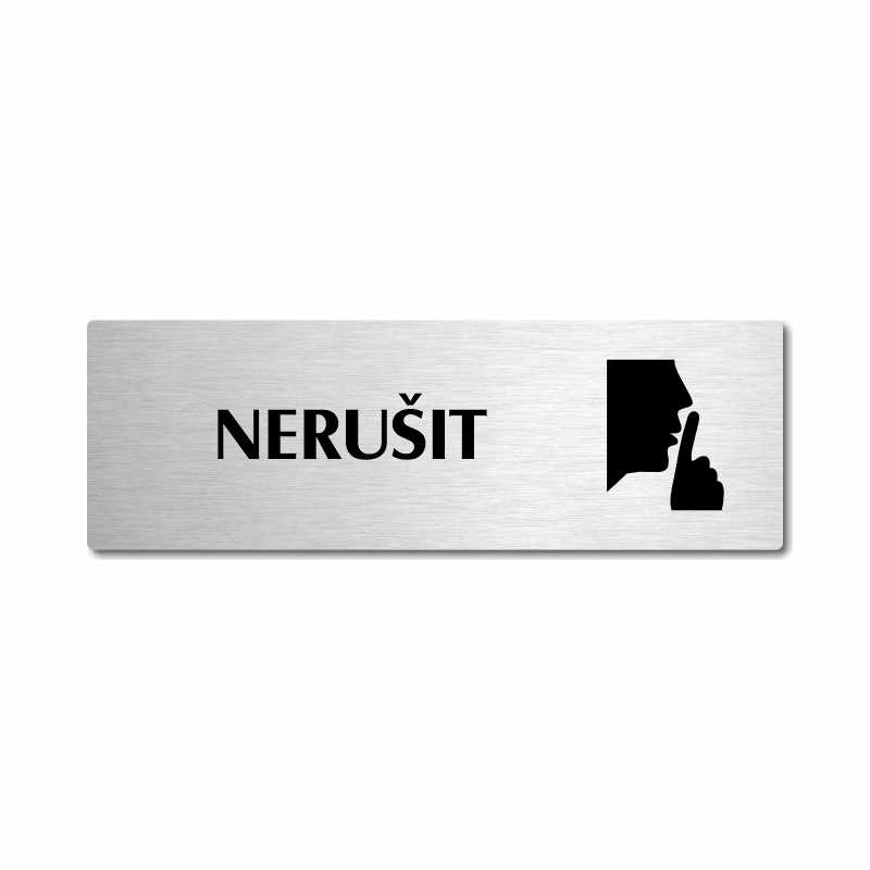 Nerušit, stříbrná popiska na dveře